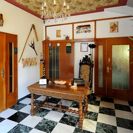 L'hote Antique Bed & Breakfast