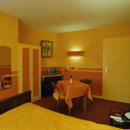 L'hote Antique