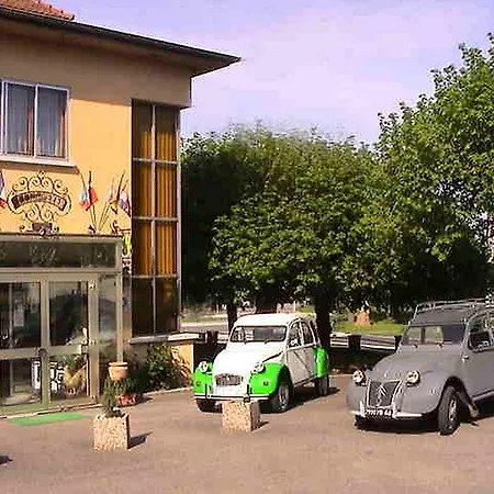 L'hote Antique Bed & Breakfast 3*