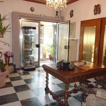 L'hote Antique 3*