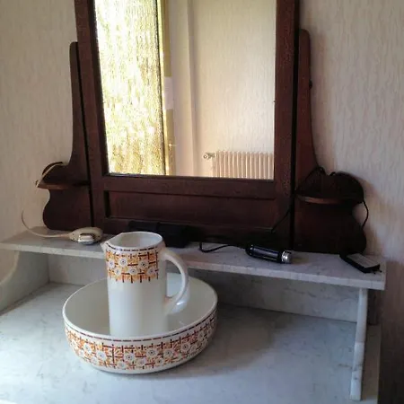 L'hote Antique